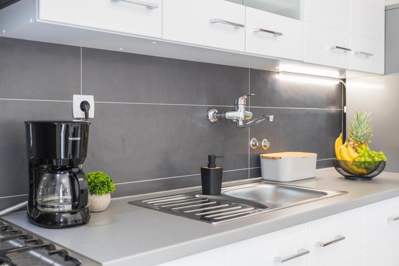 Laveruda Apartment With Balcony And Free Parking Pula Zewnętrze zdjęcie