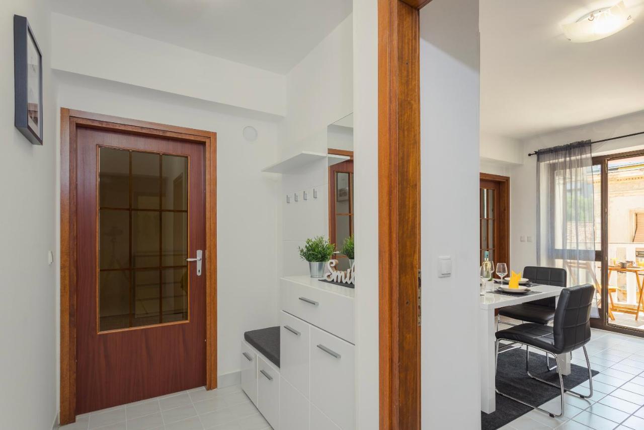 Laveruda Apartment With Balcony And Free Parking Pula Zewnętrze zdjęcie