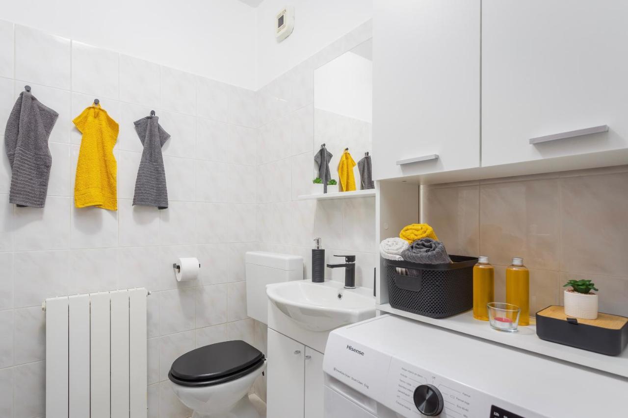 Laveruda Apartment With Balcony And Free Parking Pula Zewnętrze zdjęcie